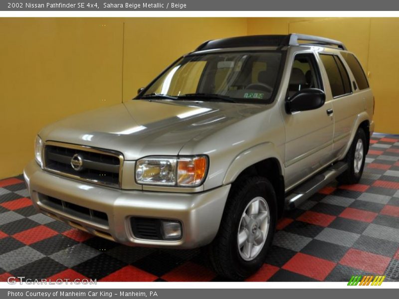 Sahara Beige Metallic / Beige 2002 Nissan Pathfinder SE 4x4