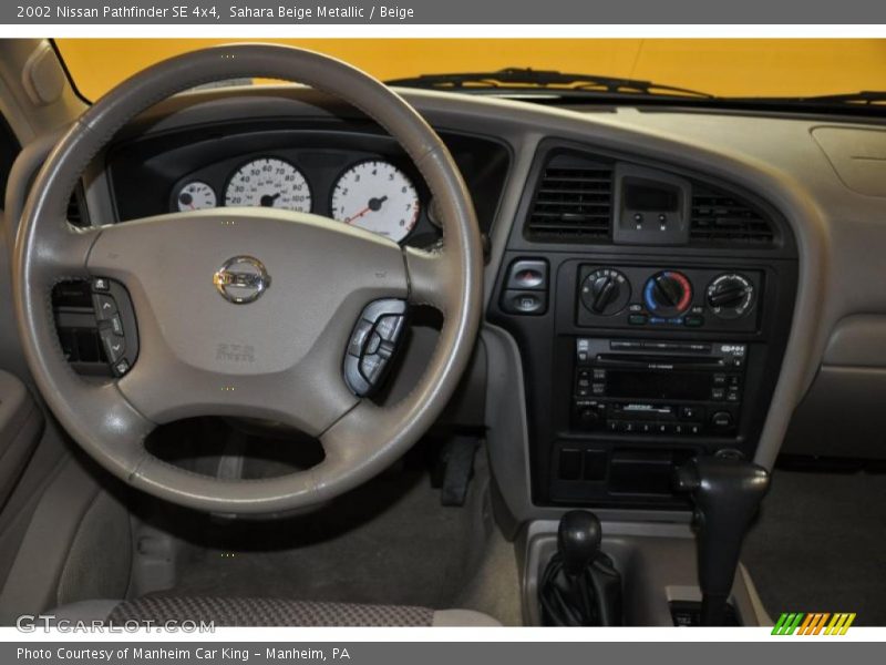 Sahara Beige Metallic / Beige 2002 Nissan Pathfinder SE 4x4