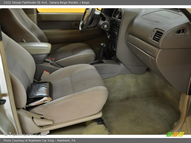 Sahara Beige Metallic / Beige 2002 Nissan Pathfinder SE 4x4