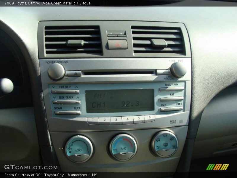 Aloe Green Metallic / Bisque 2009 Toyota Camry