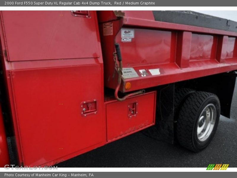 Red / Medium Graphite 2000 Ford F550 Super Duty XL Regular Cab 4x4 Dump Truck