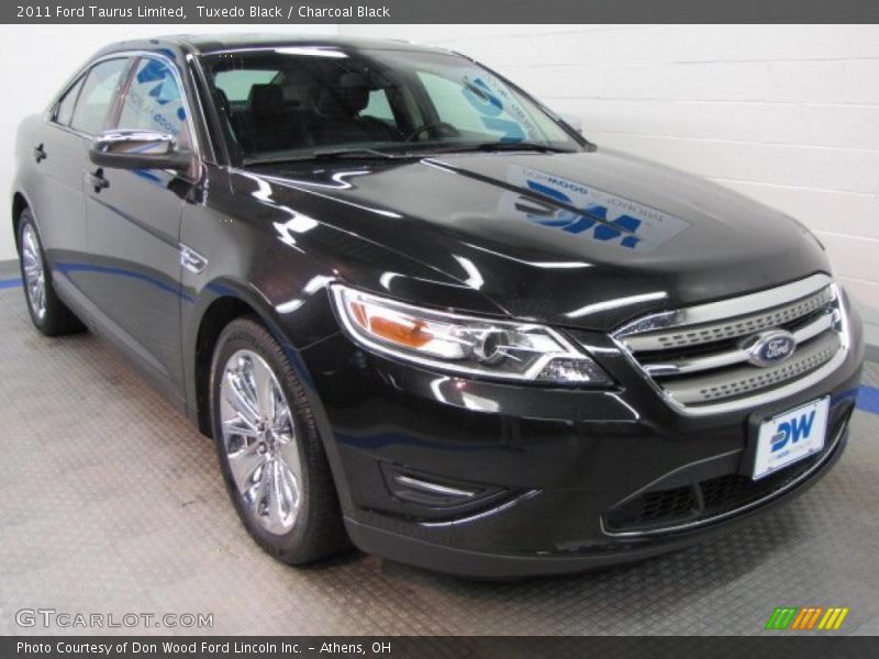 Front 3/4 View of 2011 Taurus Limited