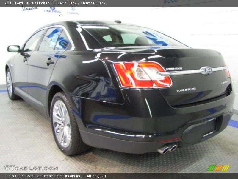 Tuxedo Black / Charcoal Black 2011 Ford Taurus Limited