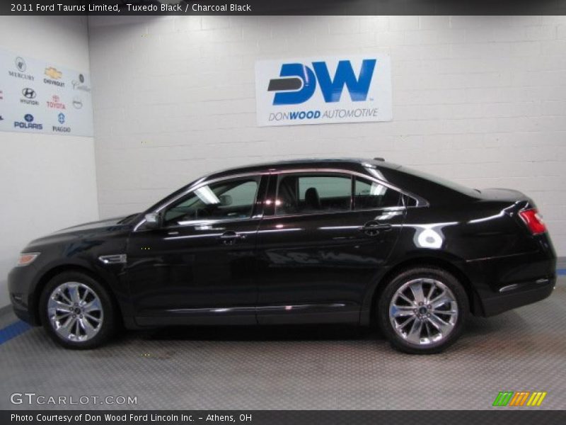 Tuxedo Black / Charcoal Black 2011 Ford Taurus Limited