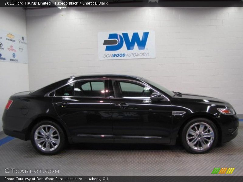 Tuxedo Black / Charcoal Black 2011 Ford Taurus Limited