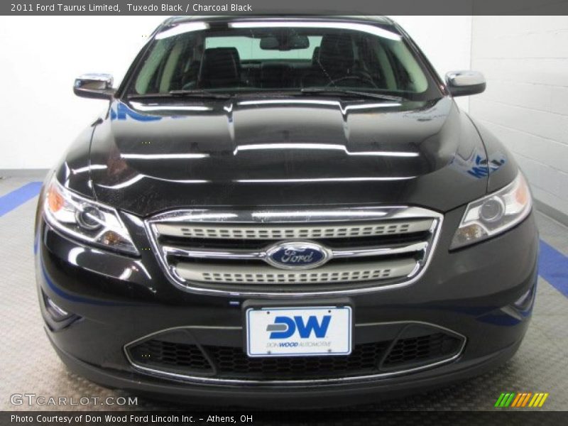 Tuxedo Black / Charcoal Black 2011 Ford Taurus Limited