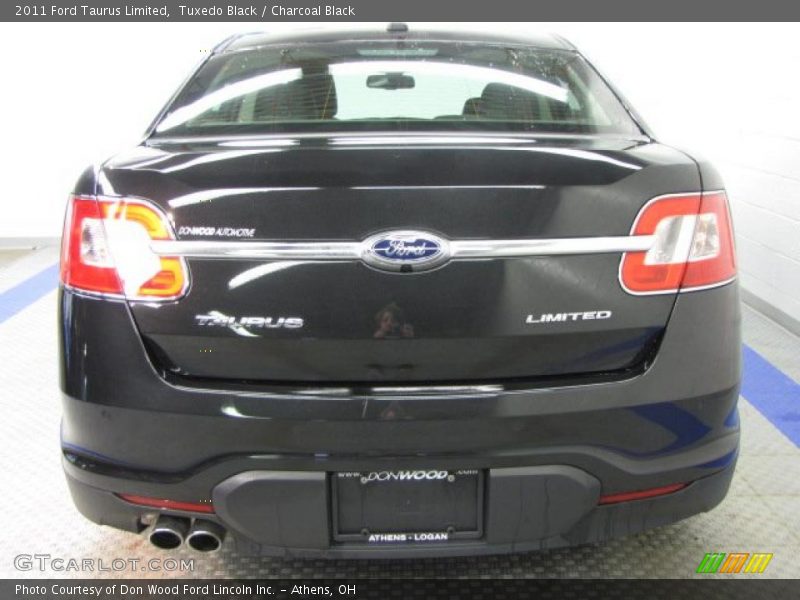 Tuxedo Black / Charcoal Black 2011 Ford Taurus Limited