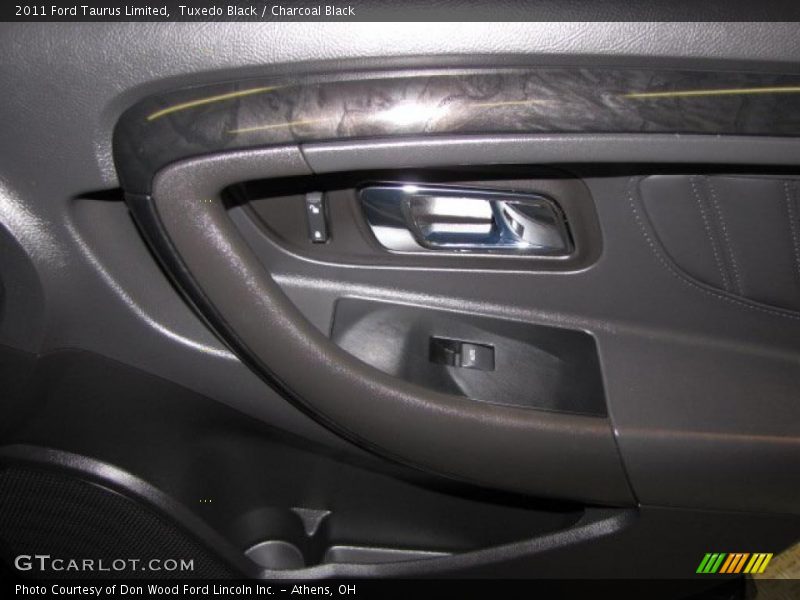 Tuxedo Black / Charcoal Black 2011 Ford Taurus Limited