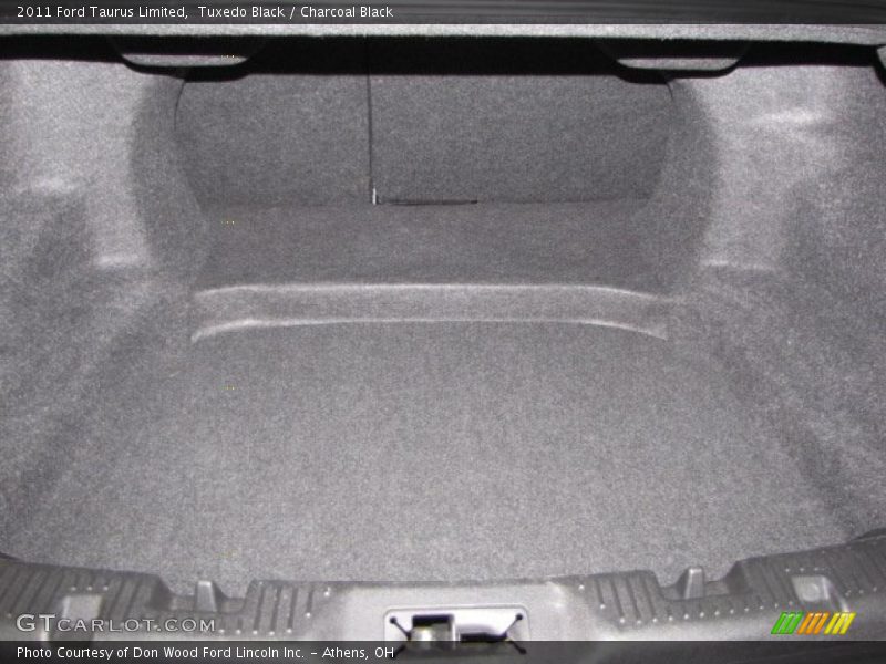 Tuxedo Black / Charcoal Black 2011 Ford Taurus Limited