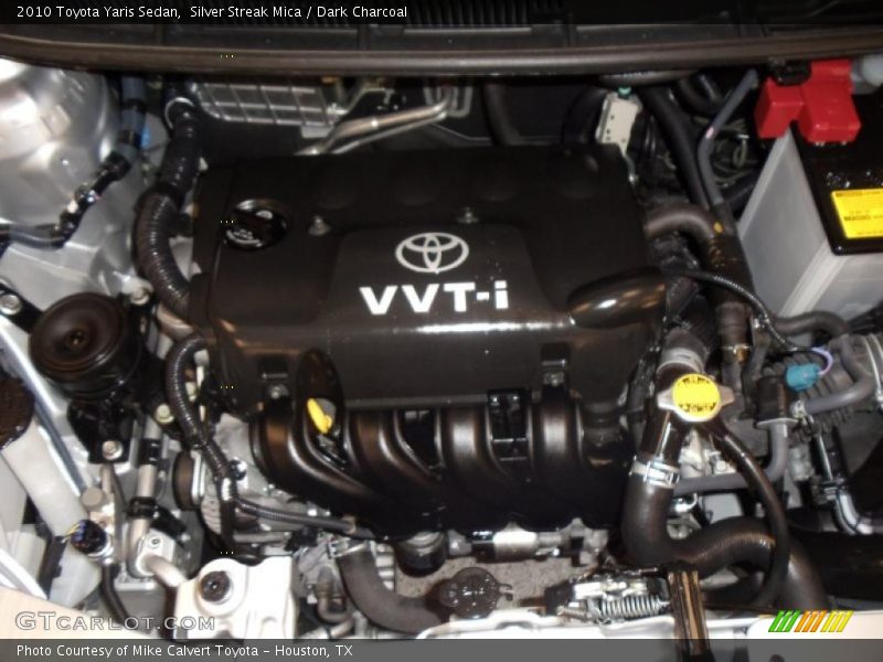 Silver Streak Mica / Dark Charcoal 2010 Toyota Yaris Sedan