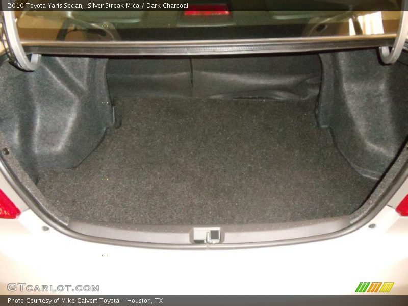 Silver Streak Mica / Dark Charcoal 2010 Toyota Yaris Sedan
