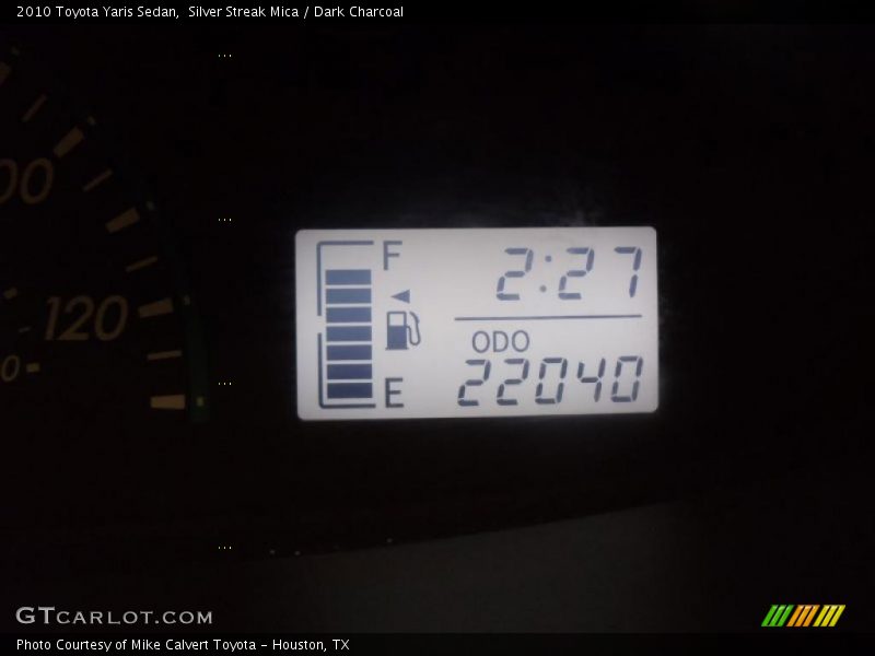 Silver Streak Mica / Dark Charcoal 2010 Toyota Yaris Sedan
