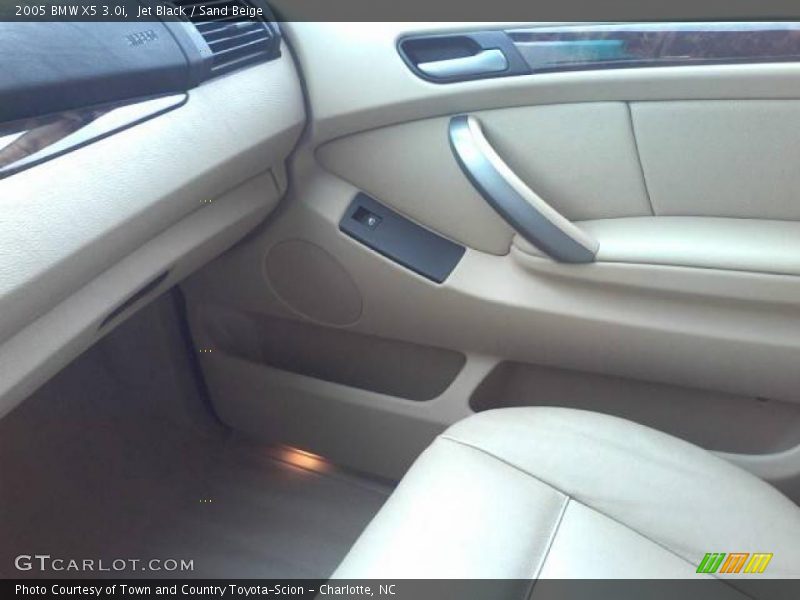 Jet Black / Sand Beige 2005 BMW X5 3.0i
