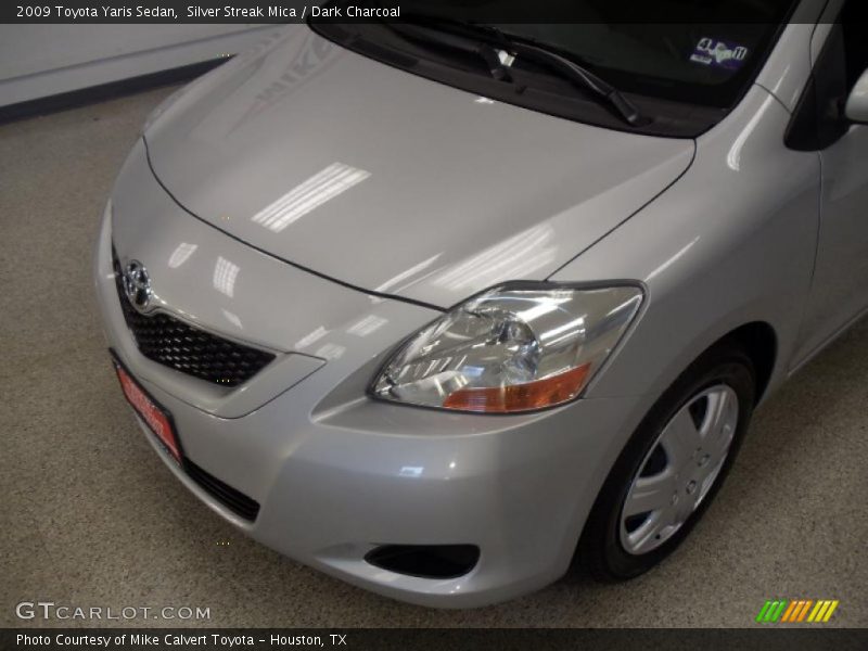 Silver Streak Mica / Dark Charcoal 2009 Toyota Yaris Sedan