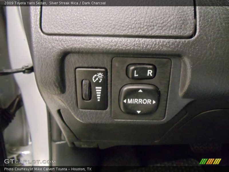 Silver Streak Mica / Dark Charcoal 2009 Toyota Yaris Sedan