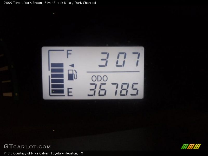 Silver Streak Mica / Dark Charcoal 2009 Toyota Yaris Sedan