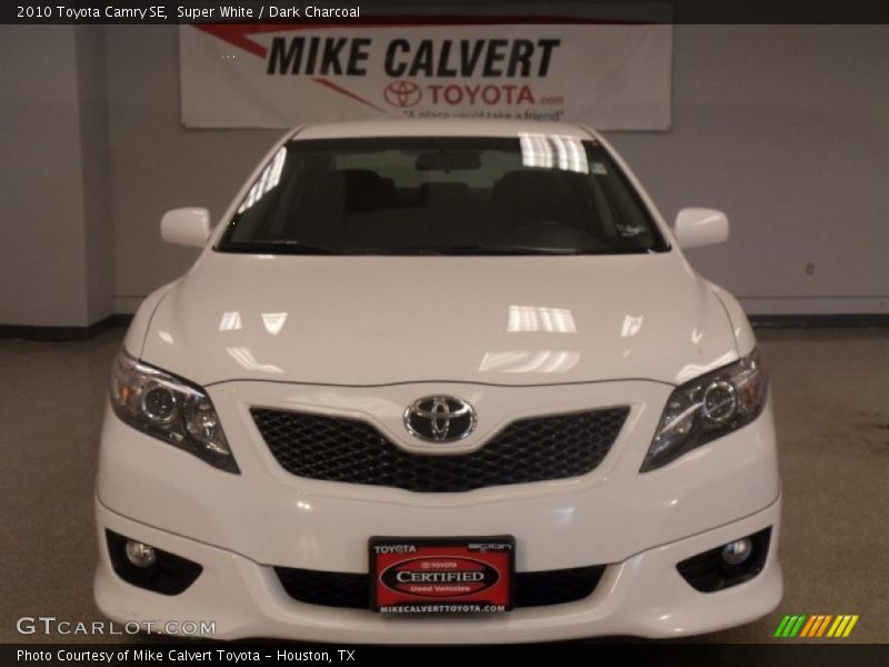 Super White / Dark Charcoal 2010 Toyota Camry SE