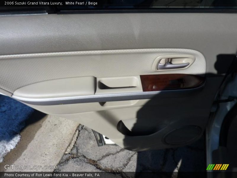 White Pearl / Beige 2006 Suzuki Grand Vitara Luxury