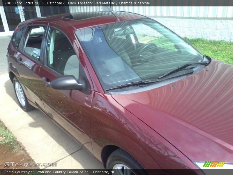 Dark Toreador Red Metallic / Charcoal/Charcoal 2006 Ford Focus ZX5 SE Hatchback