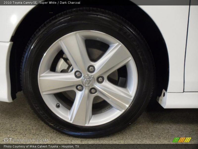 Super White / Dark Charcoal 2010 Toyota Camry SE