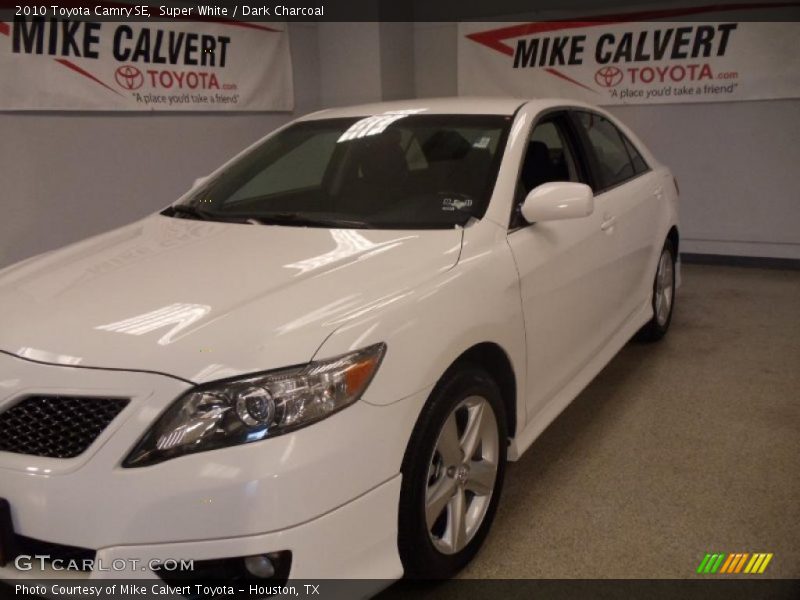 Super White / Dark Charcoal 2010 Toyota Camry SE