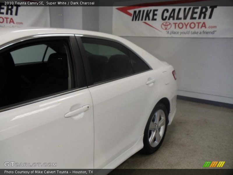 Super White / Dark Charcoal 2010 Toyota Camry SE