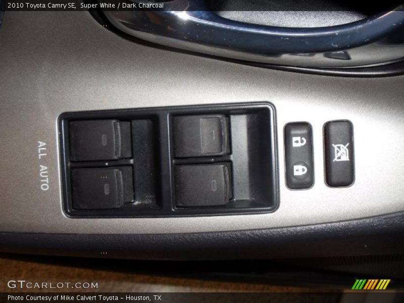 Super White / Dark Charcoal 2010 Toyota Camry SE
