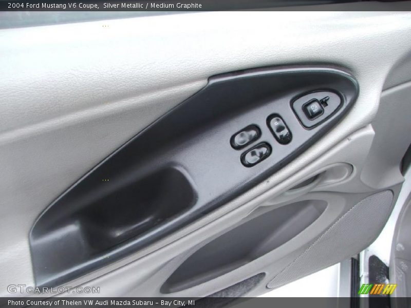 Silver Metallic / Medium Graphite 2004 Ford Mustang V6 Coupe