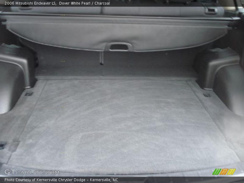 Dover White Pearl / Charcoal 2006 Mitsubishi Endeavor LS