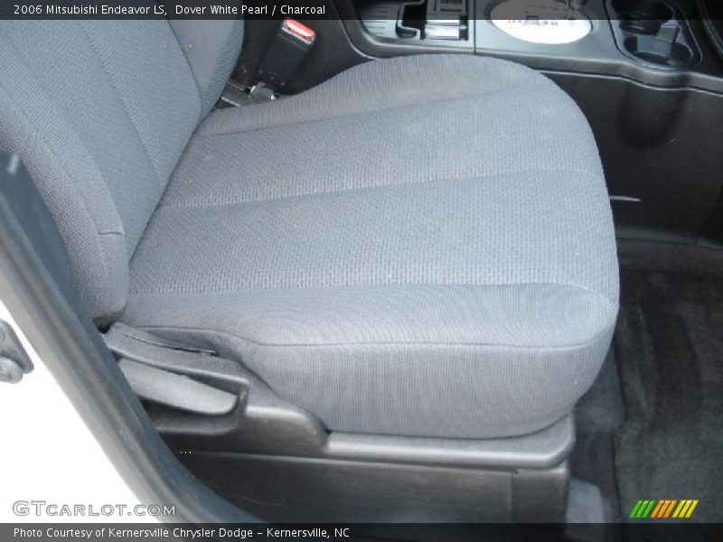Dover White Pearl / Charcoal 2006 Mitsubishi Endeavor LS