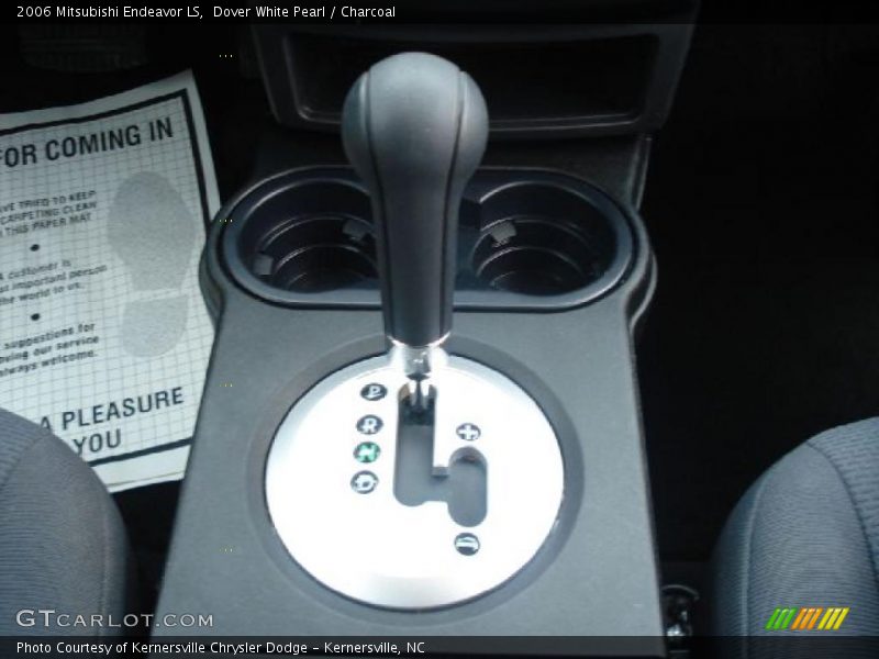 Dover White Pearl / Charcoal 2006 Mitsubishi Endeavor LS