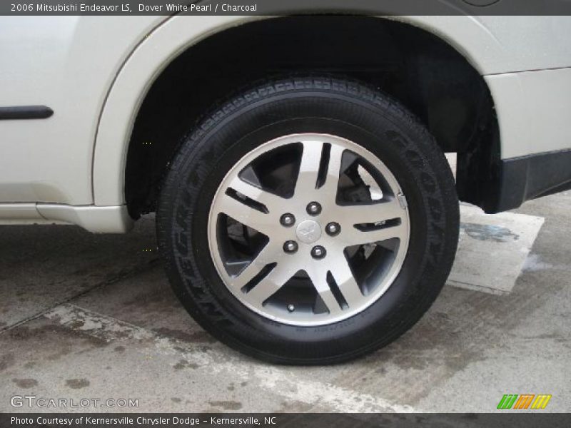 Dover White Pearl / Charcoal 2006 Mitsubishi Endeavor LS
