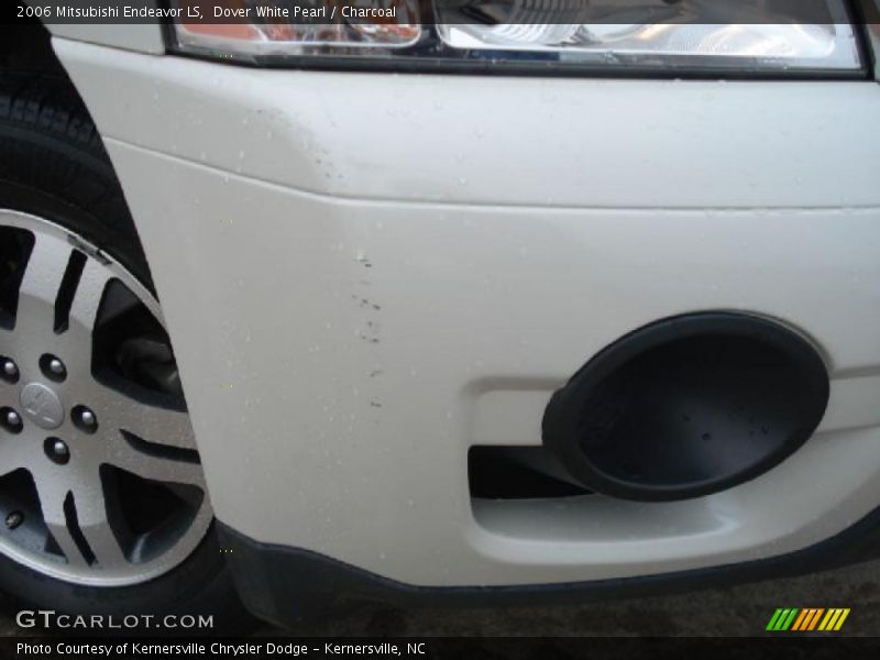 Dover White Pearl / Charcoal 2006 Mitsubishi Endeavor LS