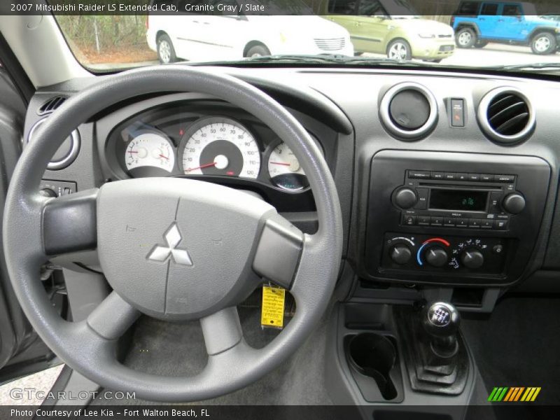 Dashboard of 2007 Raider LS Extended Cab