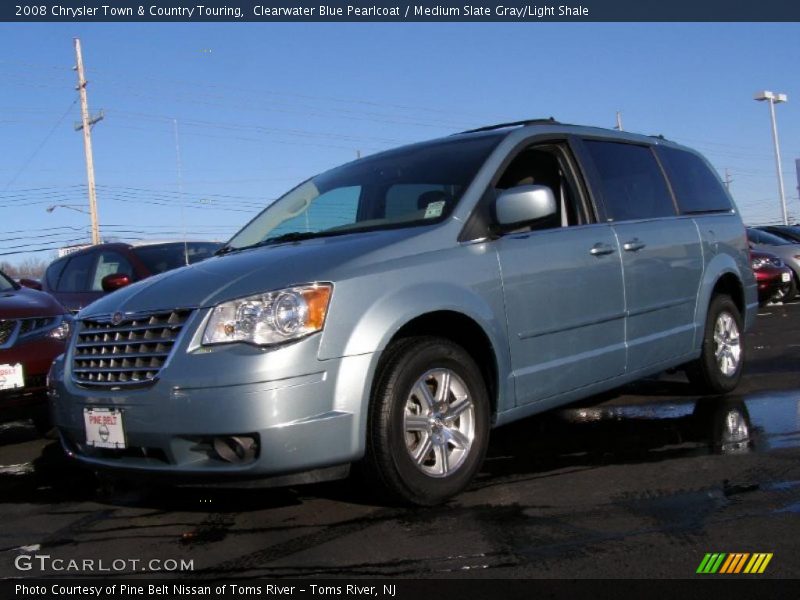 Front 3/4 View of 2008 Town & Country Touring
