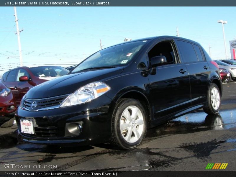 Front 3/4 View of 2011 Versa 1.8 SL Hatchback