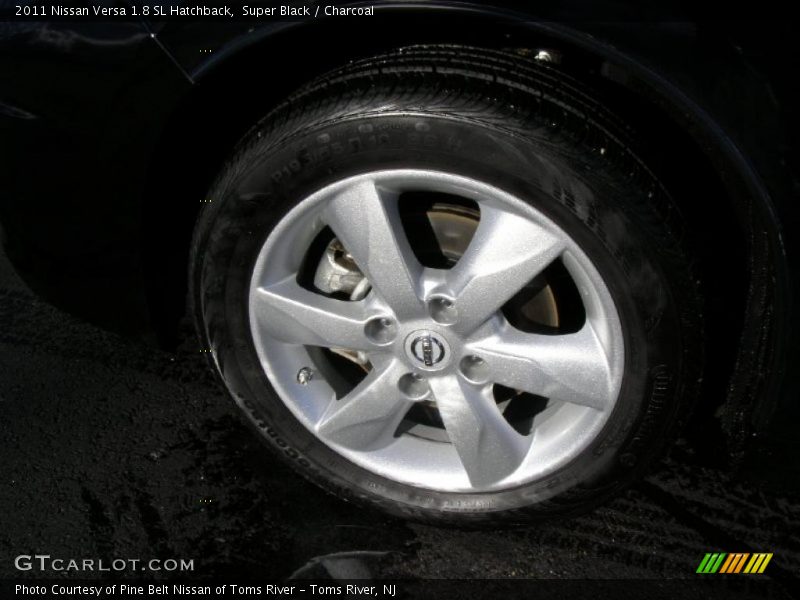 2011 Versa 1.8 SL Hatchback Wheel