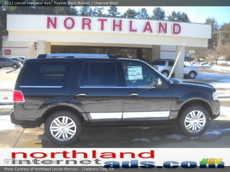 Tuxedo Black Metallic / Charcoal Black 2011 Lincoln Navigator 4x4