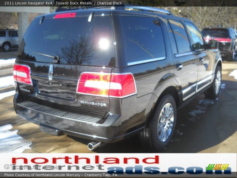 Tuxedo Black Metallic / Charcoal Black 2011 Lincoln Navigator 4x4
