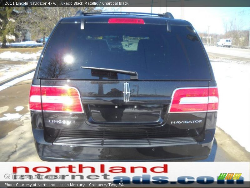 Tuxedo Black Metallic / Charcoal Black 2011 Lincoln Navigator 4x4