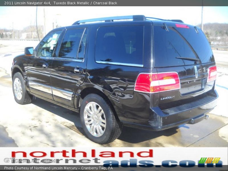 Tuxedo Black Metallic / Charcoal Black 2011 Lincoln Navigator 4x4