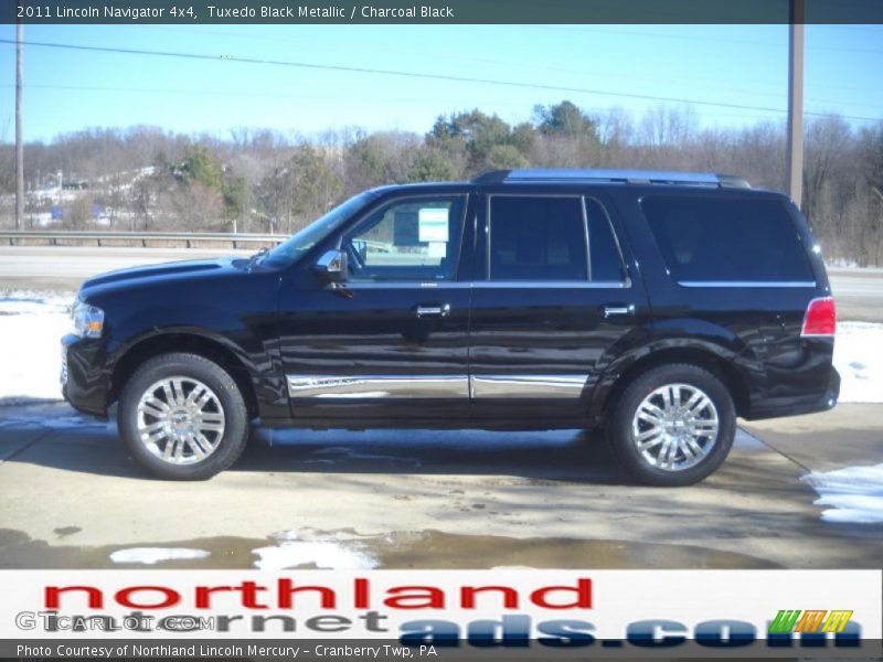 Tuxedo Black Metallic / Charcoal Black 2011 Lincoln Navigator 4x4