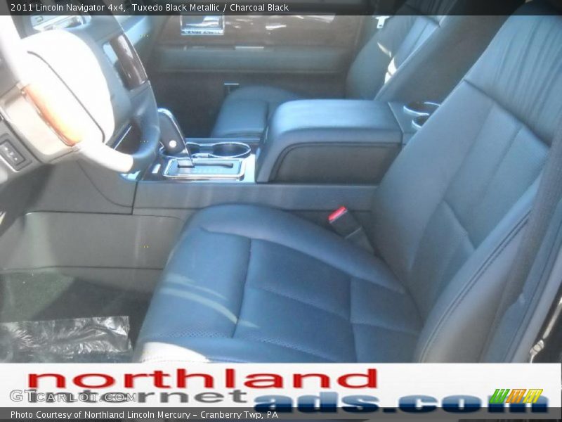 Tuxedo Black Metallic / Charcoal Black 2011 Lincoln Navigator 4x4
