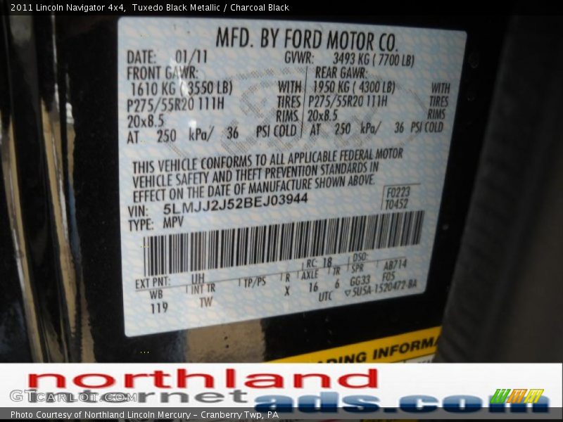 Tuxedo Black Metallic / Charcoal Black 2011 Lincoln Navigator 4x4