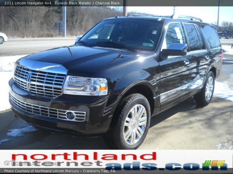 Tuxedo Black Metallic / Charcoal Black 2011 Lincoln Navigator 4x4