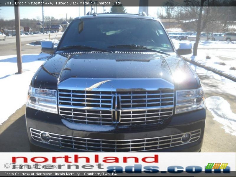 Tuxedo Black Metallic / Charcoal Black 2011 Lincoln Navigator 4x4