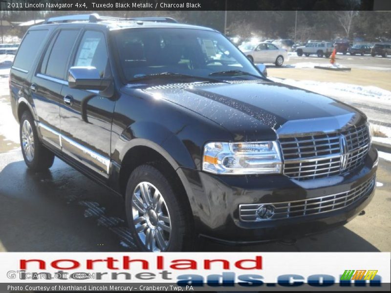 Tuxedo Black Metallic / Charcoal Black 2011 Lincoln Navigator 4x4