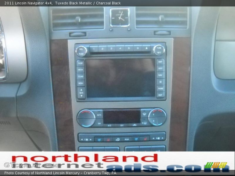 Tuxedo Black Metallic / Charcoal Black 2011 Lincoln Navigator 4x4