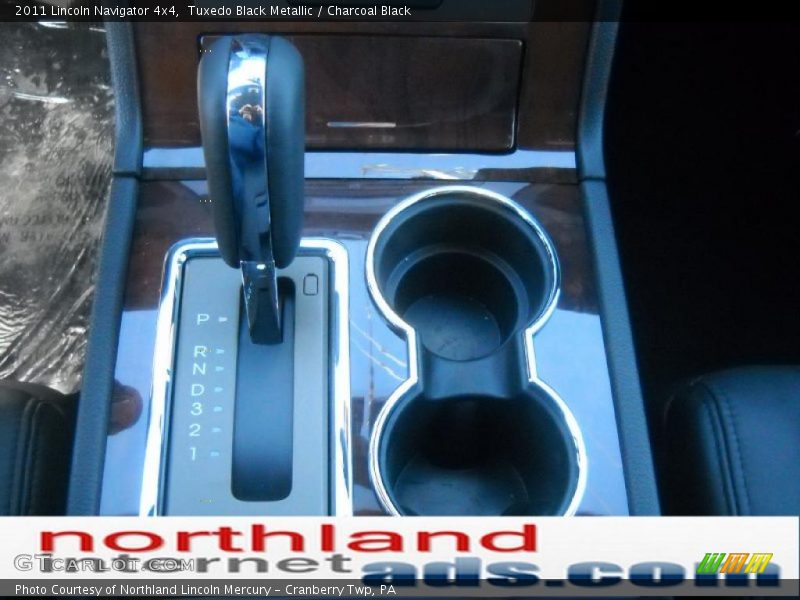 Tuxedo Black Metallic / Charcoal Black 2011 Lincoln Navigator 4x4