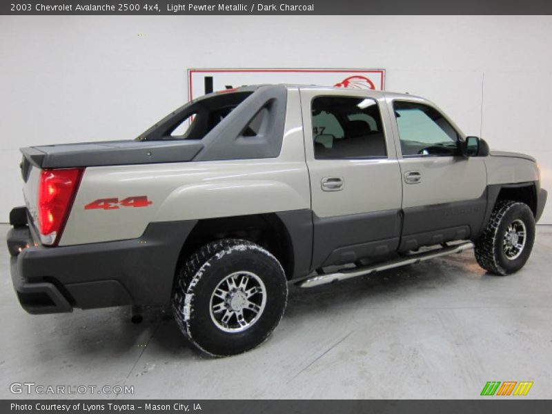 Light Pewter Metallic / Dark Charcoal 2003 Chevrolet Avalanche 2500 4x4